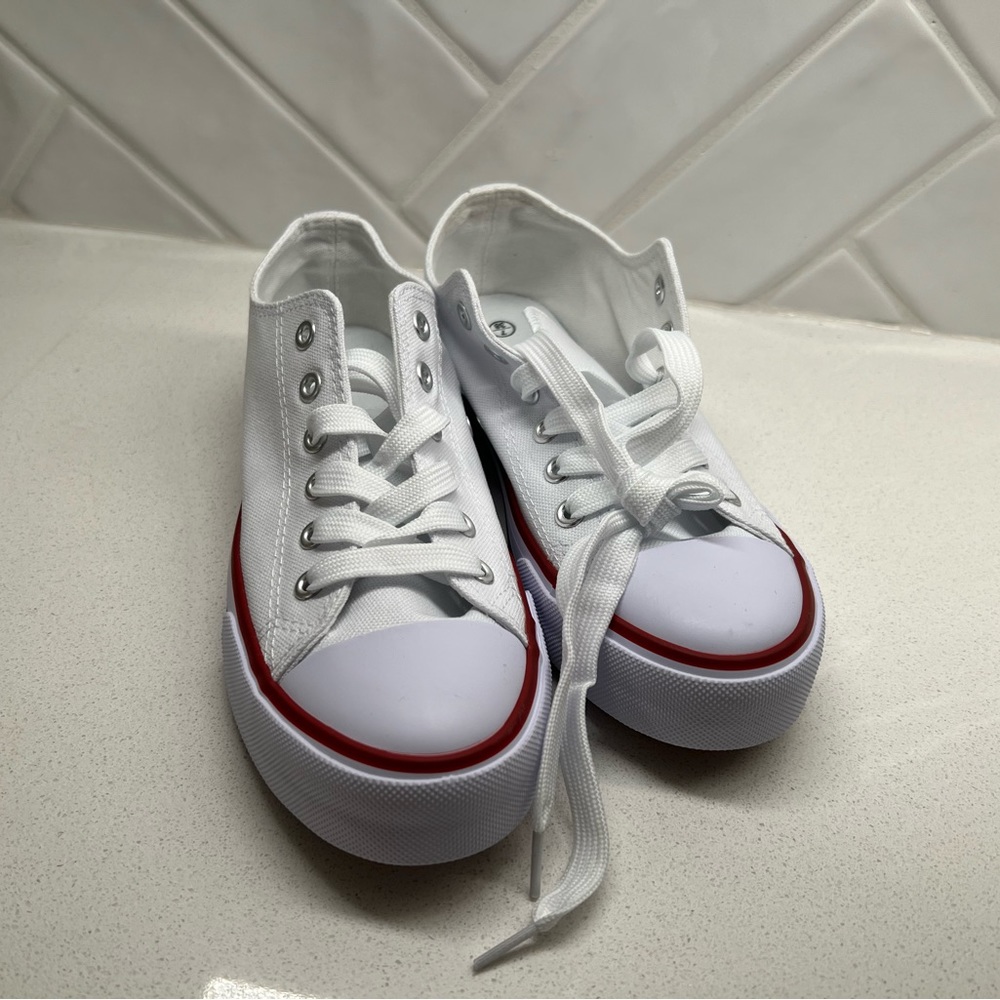 Canvas Low Top Runners - White - NEW - Womens Size 7